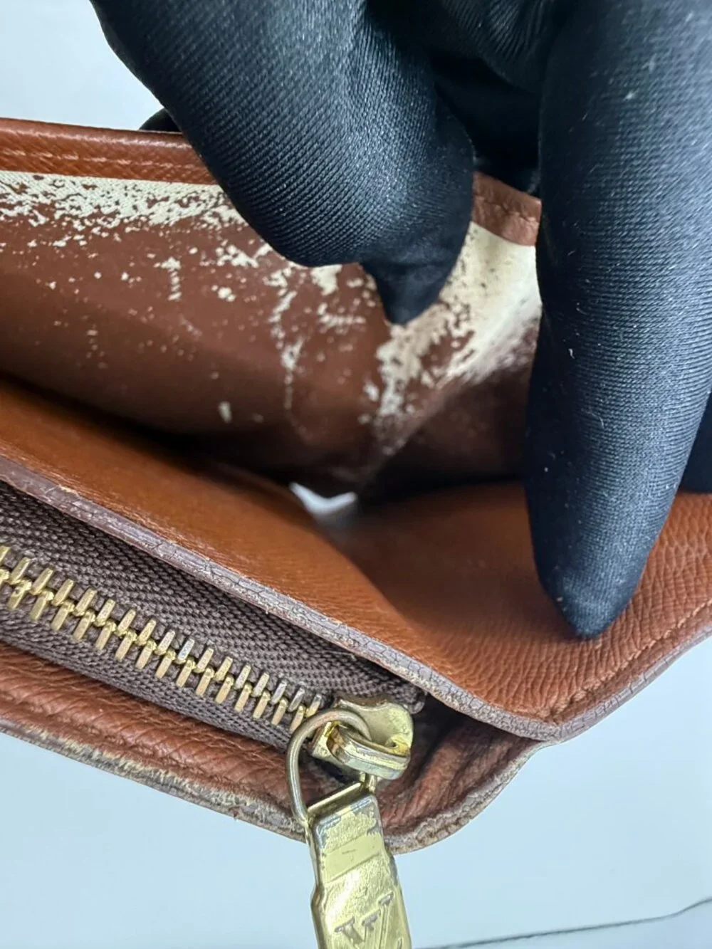 Louis Vuitton Porte‑Papier Zippé Wallet – Monogram Canvas – Vintage LV